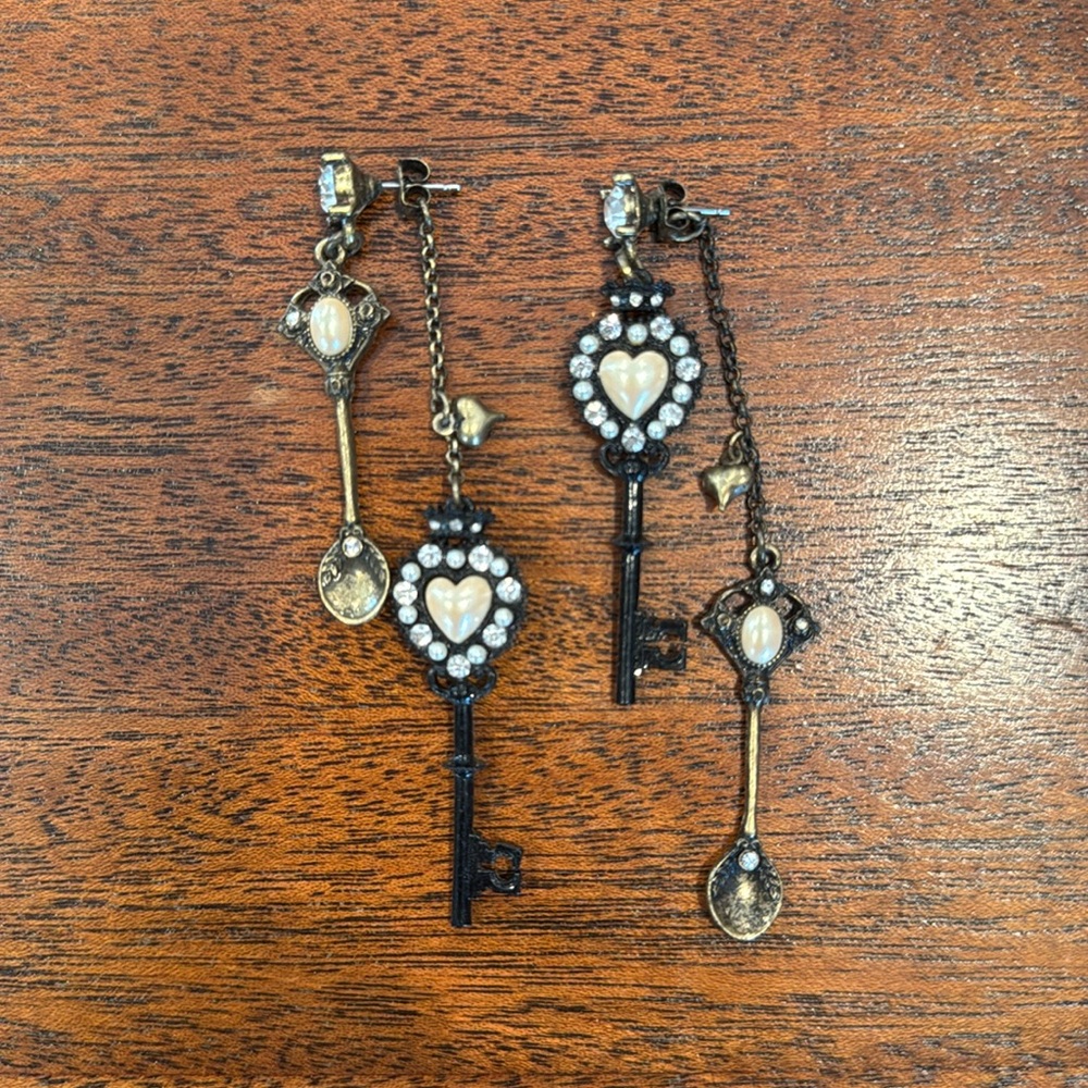 Betsey Johnson Vintage Royal Engagement Spoon KEY TO MY HEART Pearl Earrings